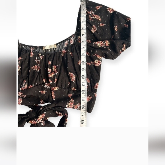 Altar’d State Black Floral Crop Top NWT - Picture 3 of 7